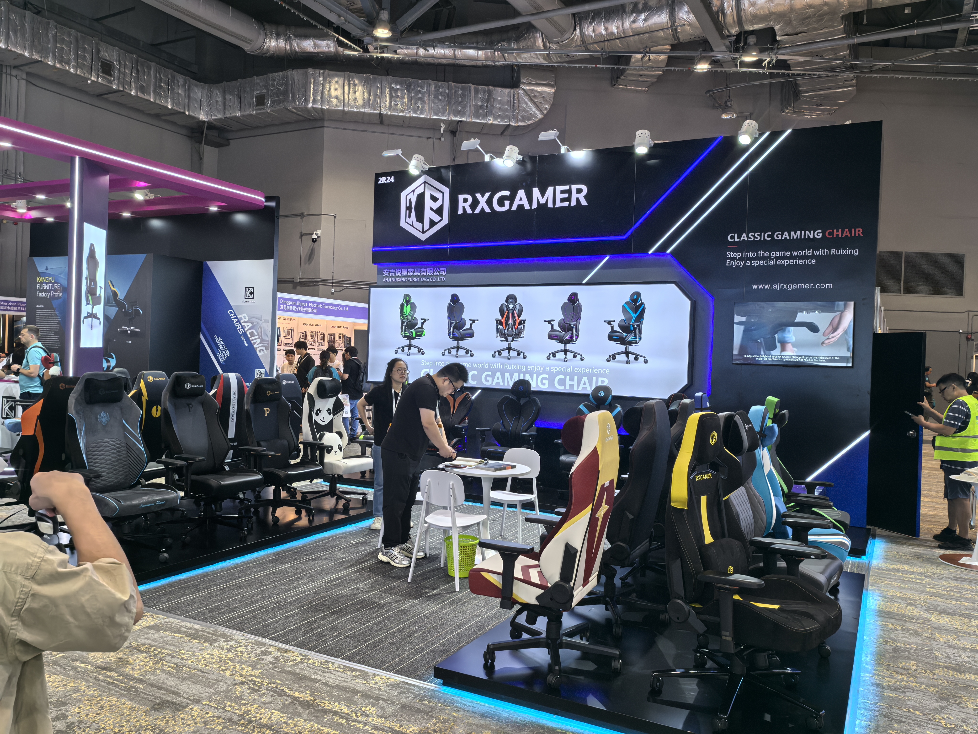 Anji Ruixing Furniture schittert met groot succes op de Hong Kong Electronics Fair (herfst).